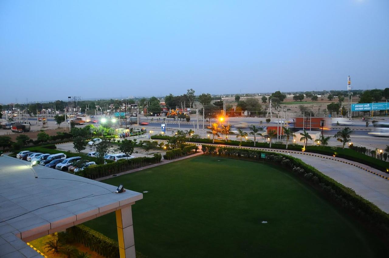 Park Inn By Radisson Gurgaon Bilaspur Manesar Exteriör bild