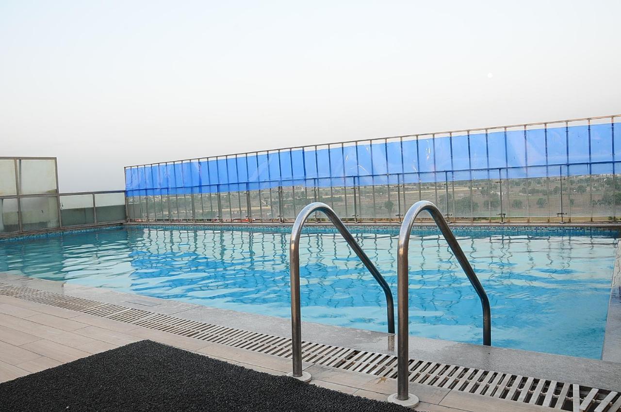 Park Inn By Radisson Gurgaon Bilaspur Manesar Exteriör bild